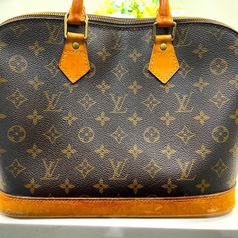100% Authentic Louis Vuitton Alma bag